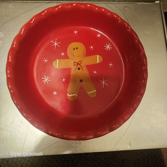 10" Red Gingerbread Pie Dish - Picture 7 of 8